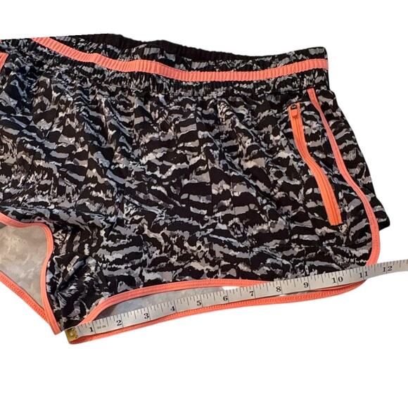 Fabletics Active Shorts - Medium - Zipper Pockets! - Black & white w/ Coral Pink - Picture 8 of 9